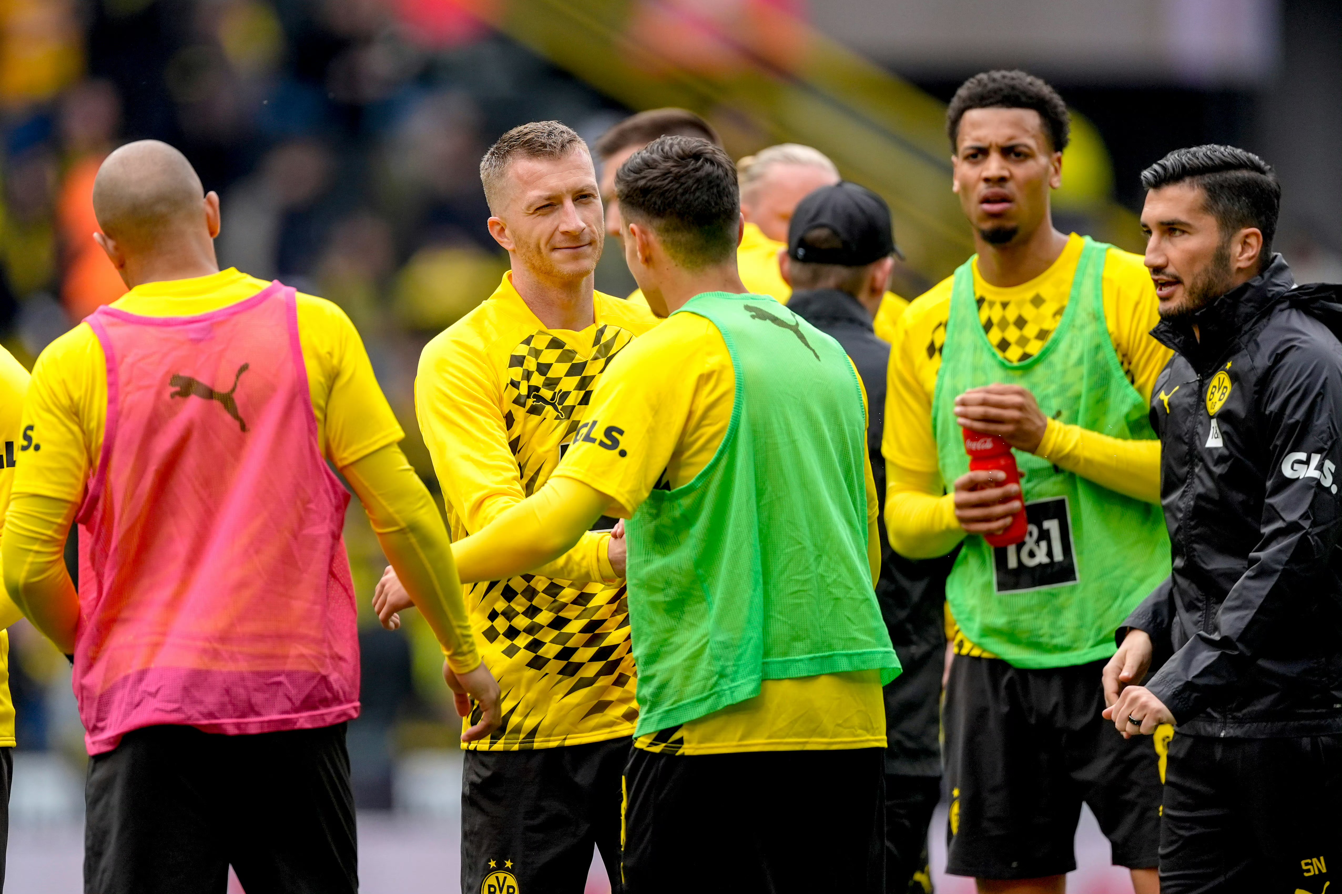 华体会体育-多特蒙德客场胜奥格斯堡,赢得关键三分 第2张 华体会体育-多特蒙德客场胜奥格斯堡,赢得关键三分 第2张